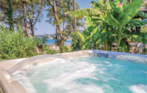 Beautiful Home In Supetarska Draga With Jacuzzi